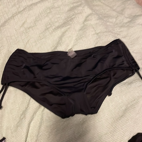 Victoria’s Secret bikini bottom - Picture 2 of 3